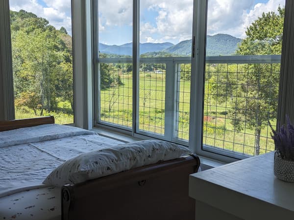 Hallway foldout futon provides additional sleeping space